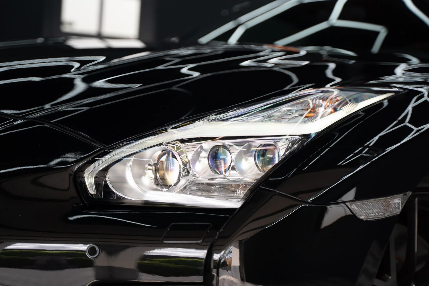 Nissan-GTR-Black-15.jpg
