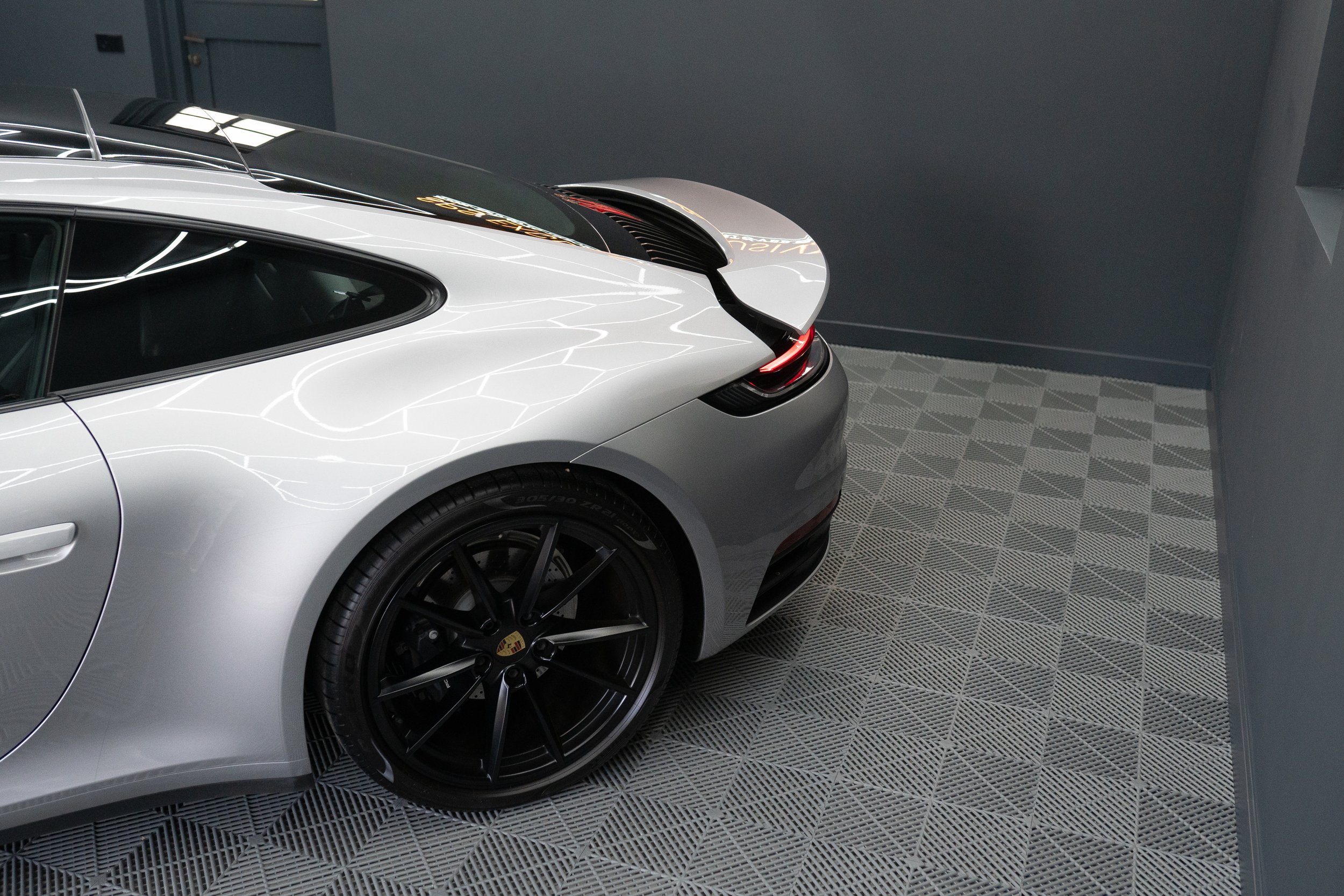 Porsche Carrera 911-5.jpg