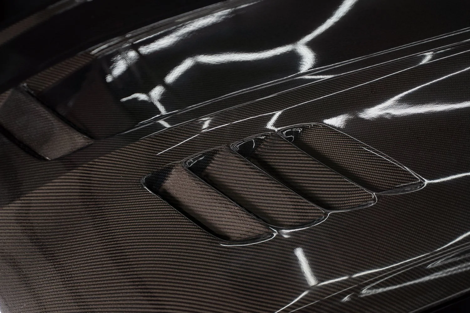 BMW-M3-Black-Carbon_hood-29.jpg