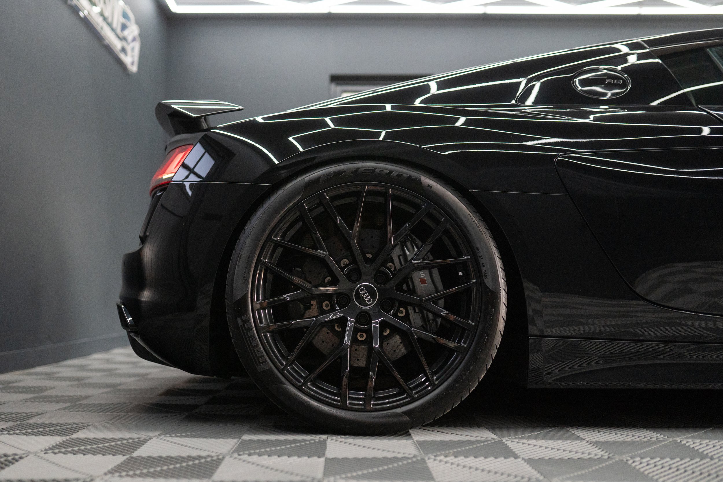 Audi-R8-V10-plus-28.jpg