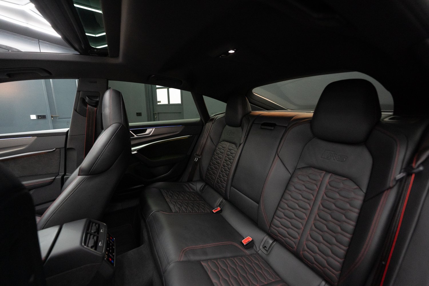 Audi-RS7-45.jpg