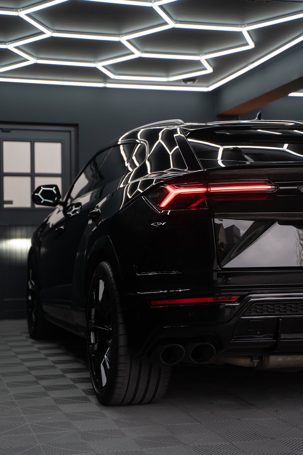 Lamborghini-Urus-Zwart-49.jpg