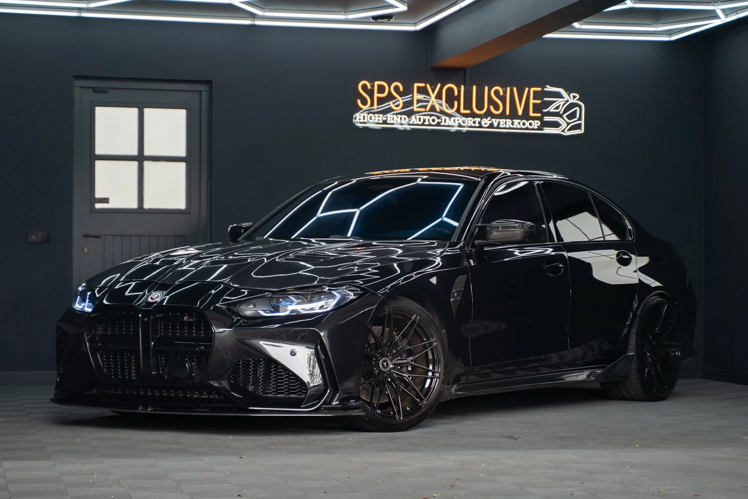 BMW-M3-Black-Carbon_hood-18.jpg