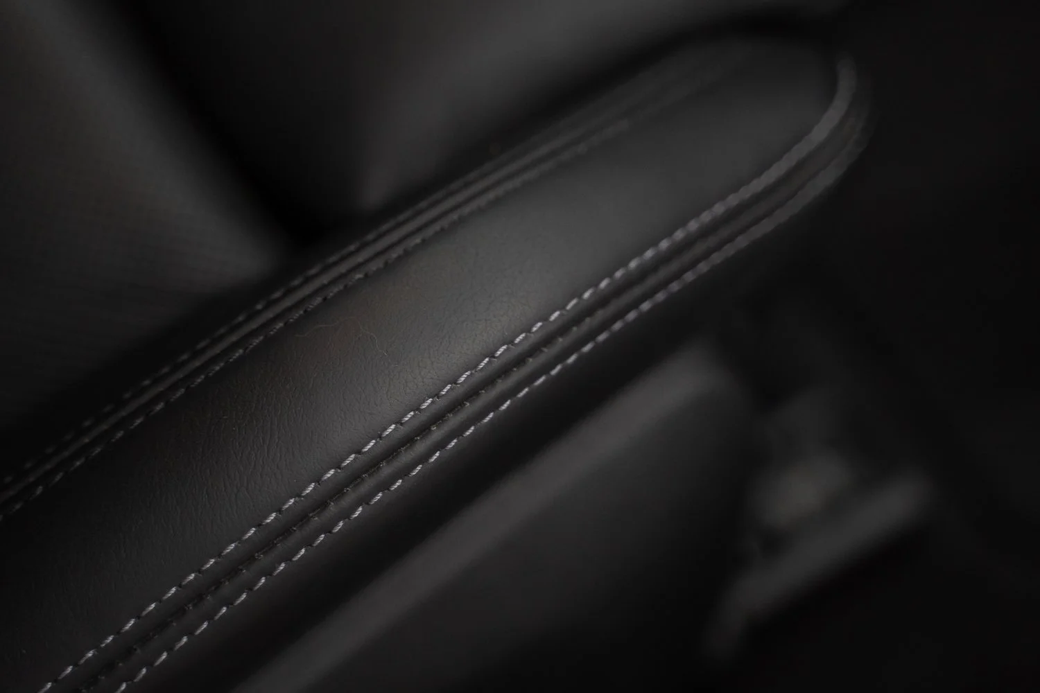 BMW-M3-Black-Carbon_hood-122.jpg