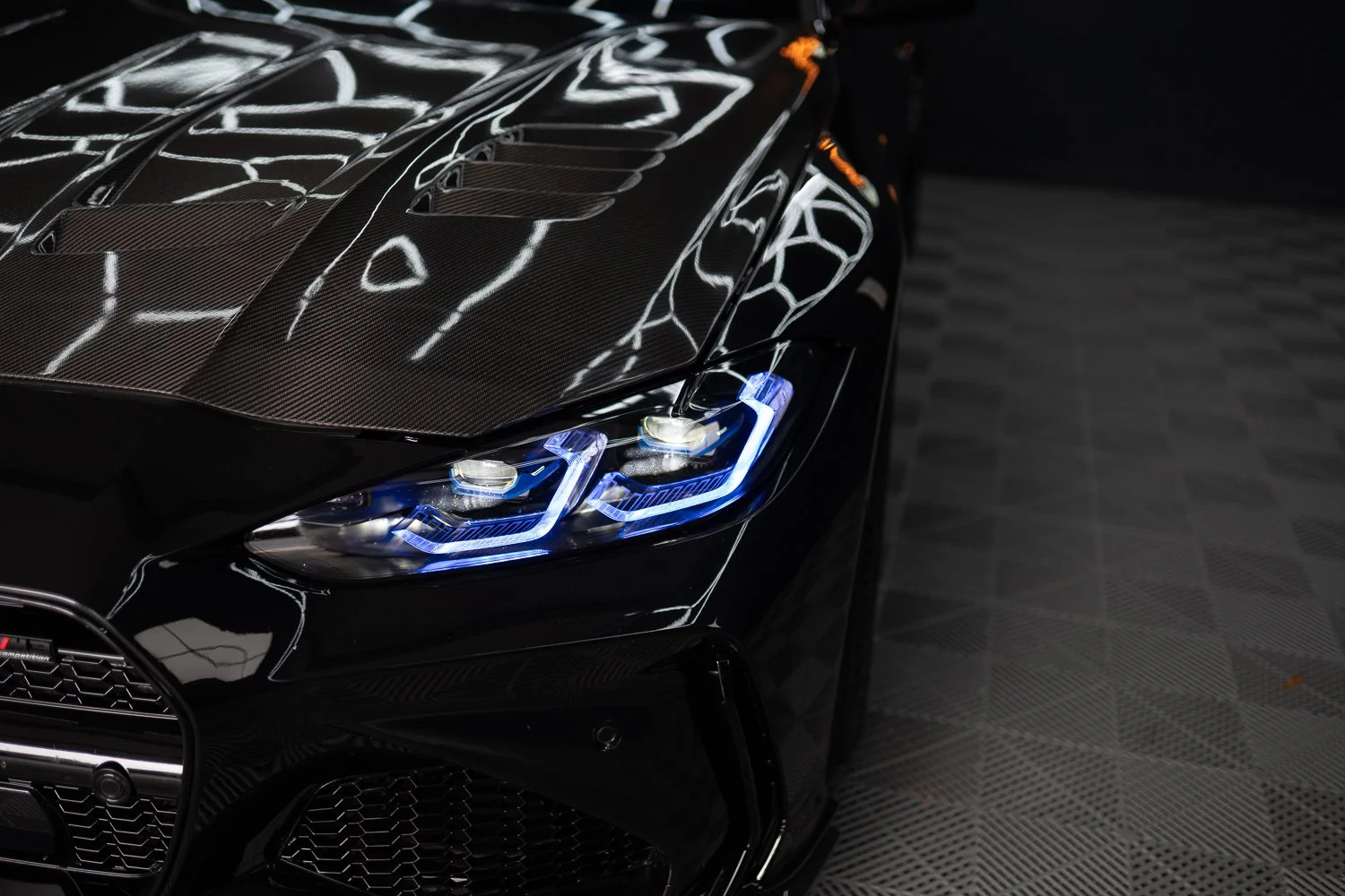 BMW-M3-Black-Carbon_hood-142.jpg