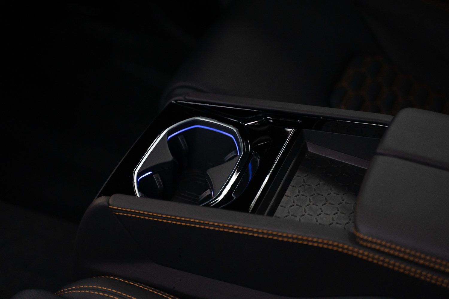 Lamborghini-Urus-Zwart-91.jpg