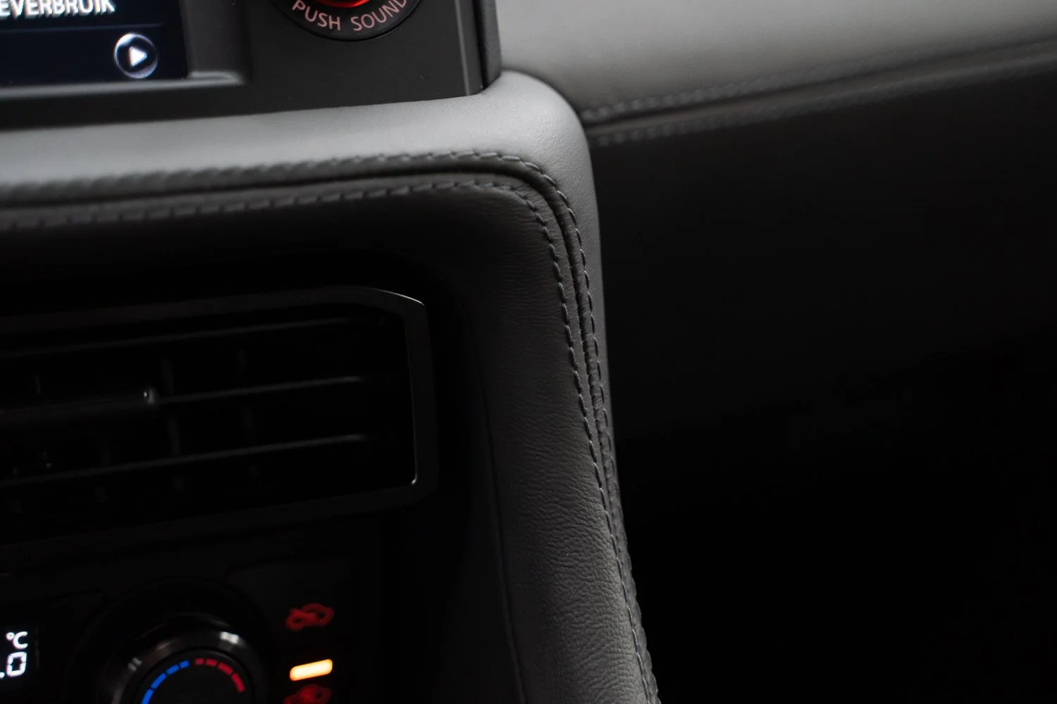 Nissan-GTR-Black-97.jpg