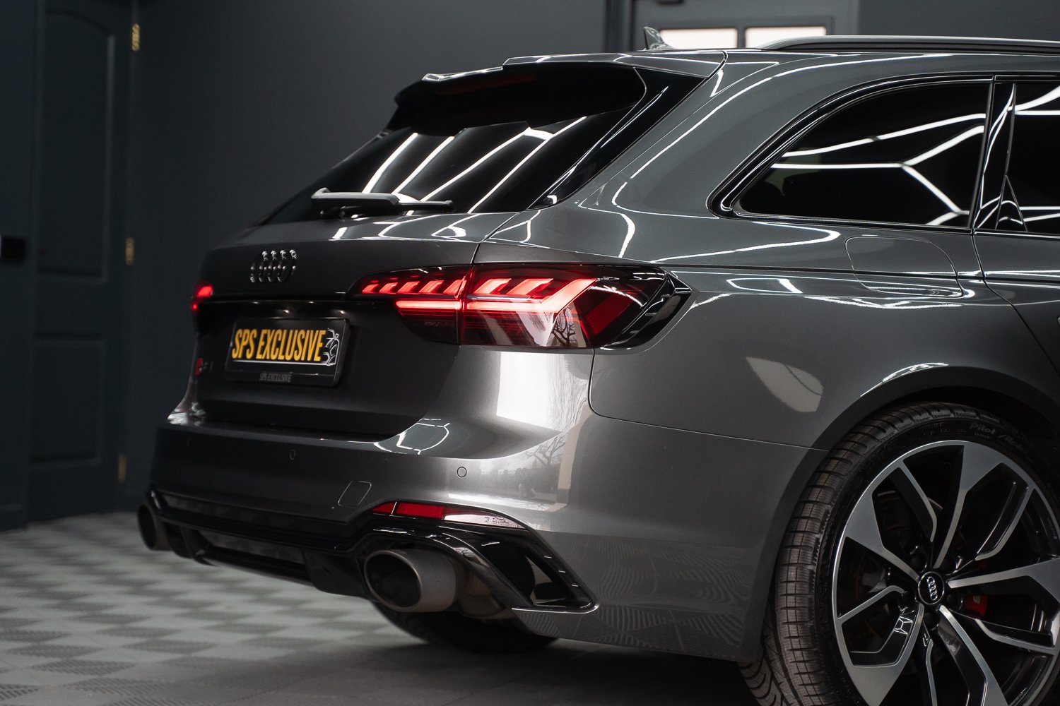Audi RS4 Avant-49.jpg