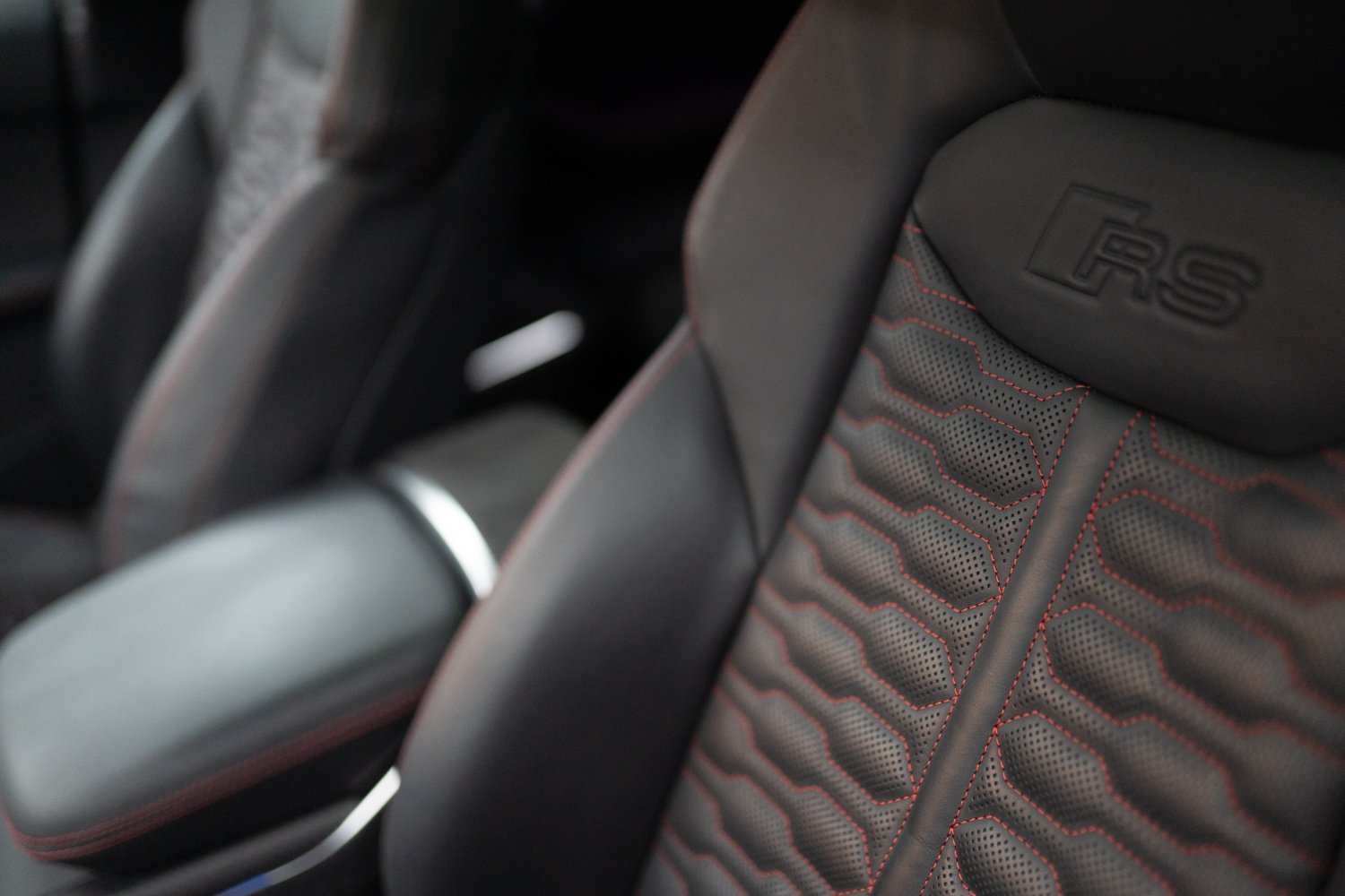 Audi-RSQ8-Zwart-114.jpg