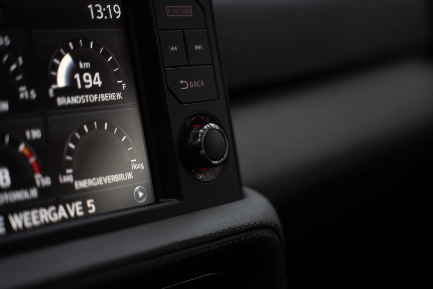 Nissan-GTR-Black-103.jpg