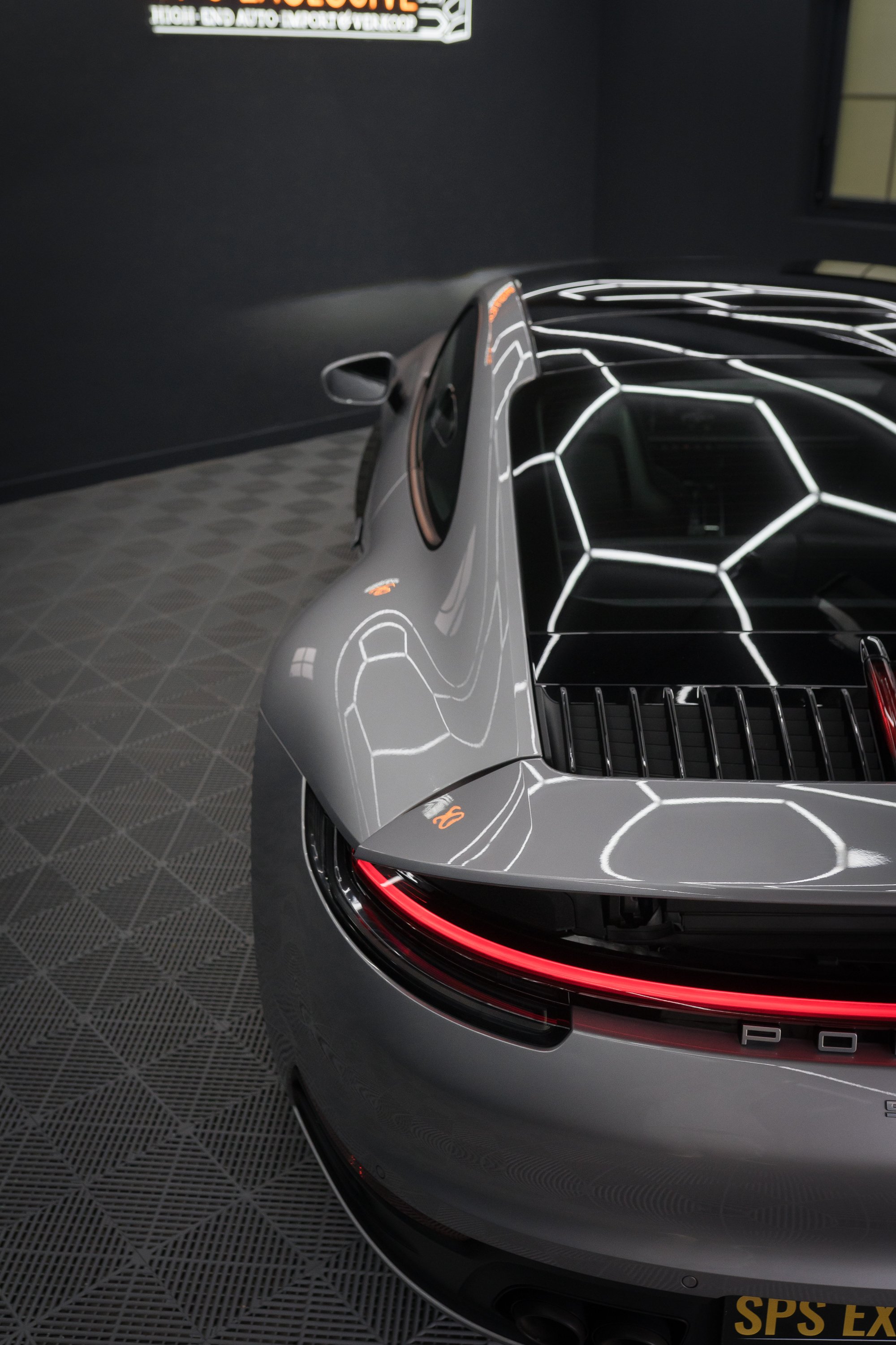 Porsche Carrera 911-34.jpg