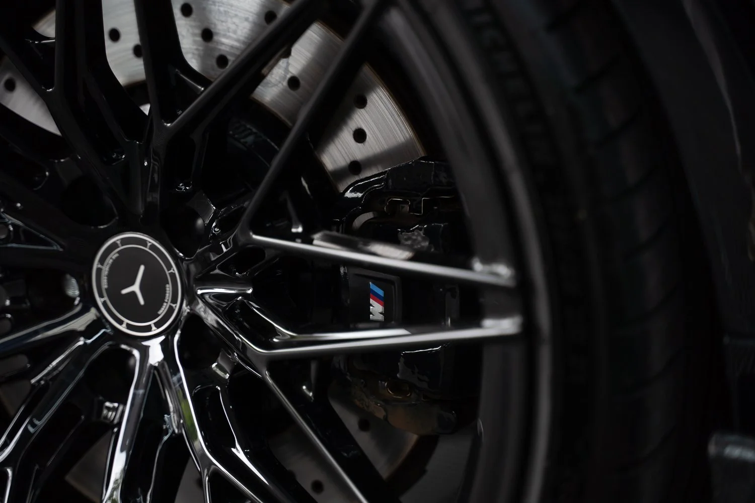 BMW-M3-Black-Carbon_hood-58.jpg