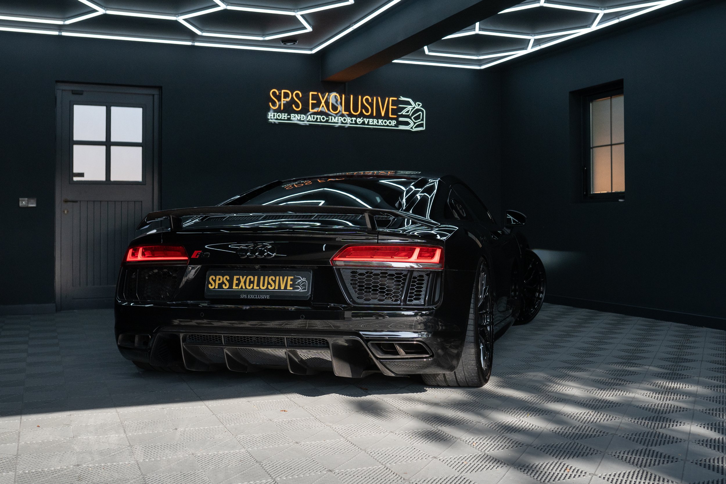 Audi-R8-V10-plus-32.jpg
