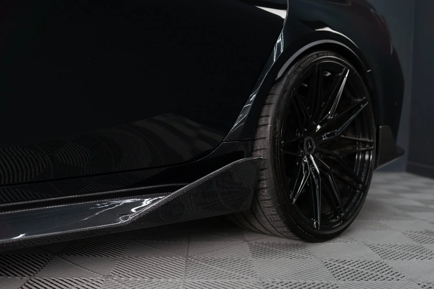 BMW-M3-Black-Carbon_hood-16.jpg