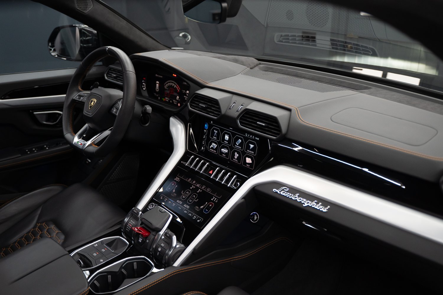 Lamborghini-Urus-Zwart-98.jpg