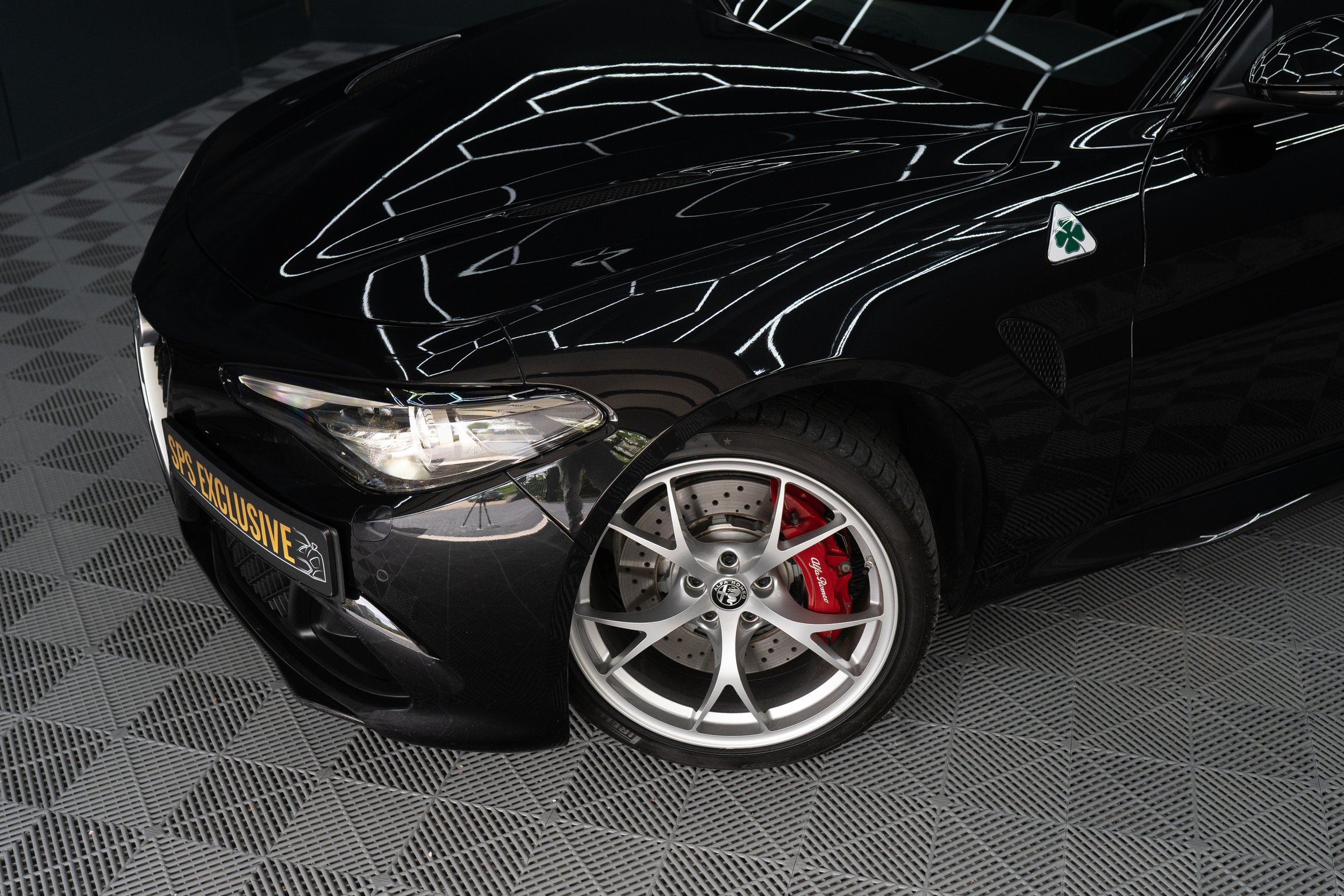 Alfa-Romeo-Giulia Quadrifoglio-2.jpg