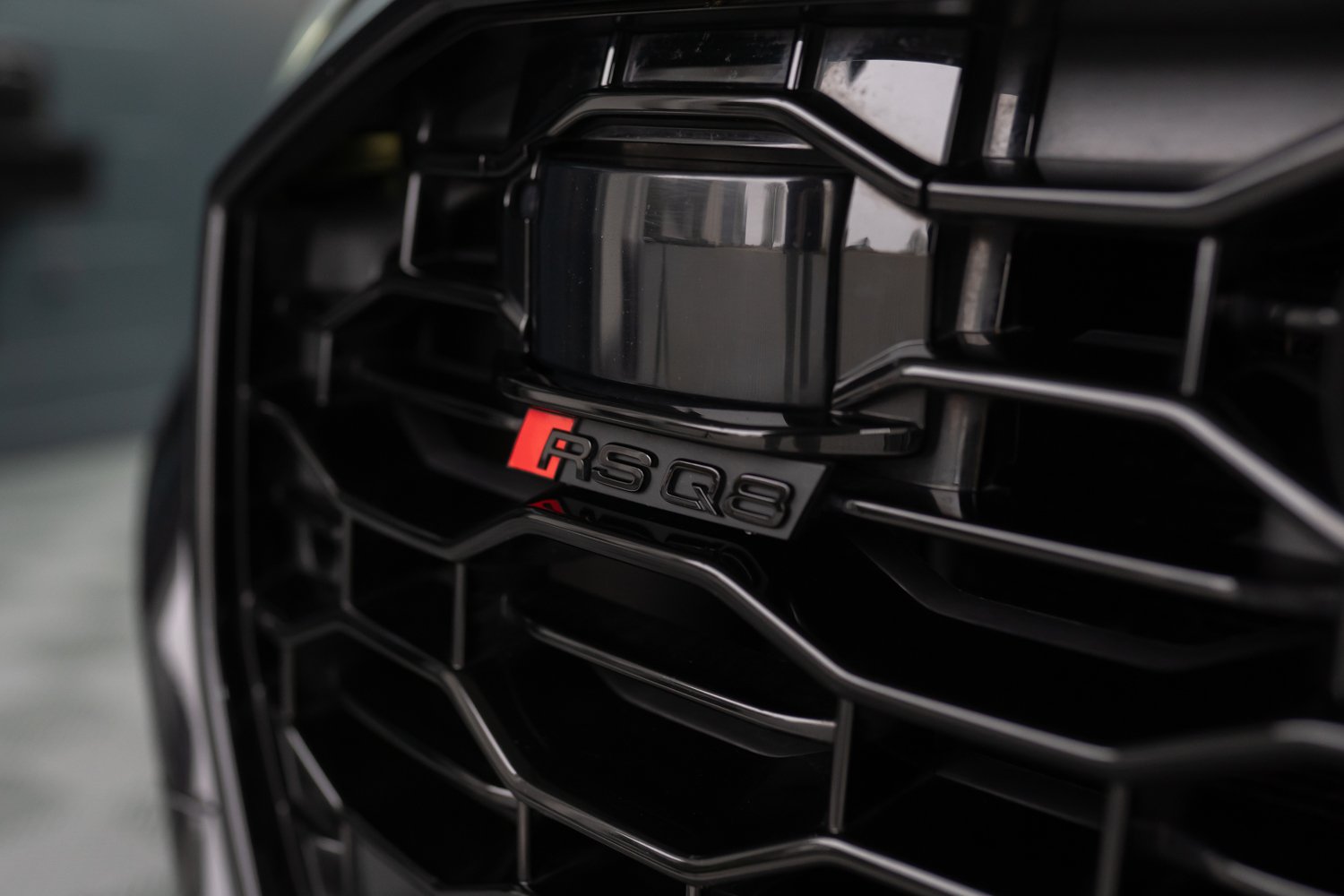 Audi-RSQ8-Zwart-23.jpg