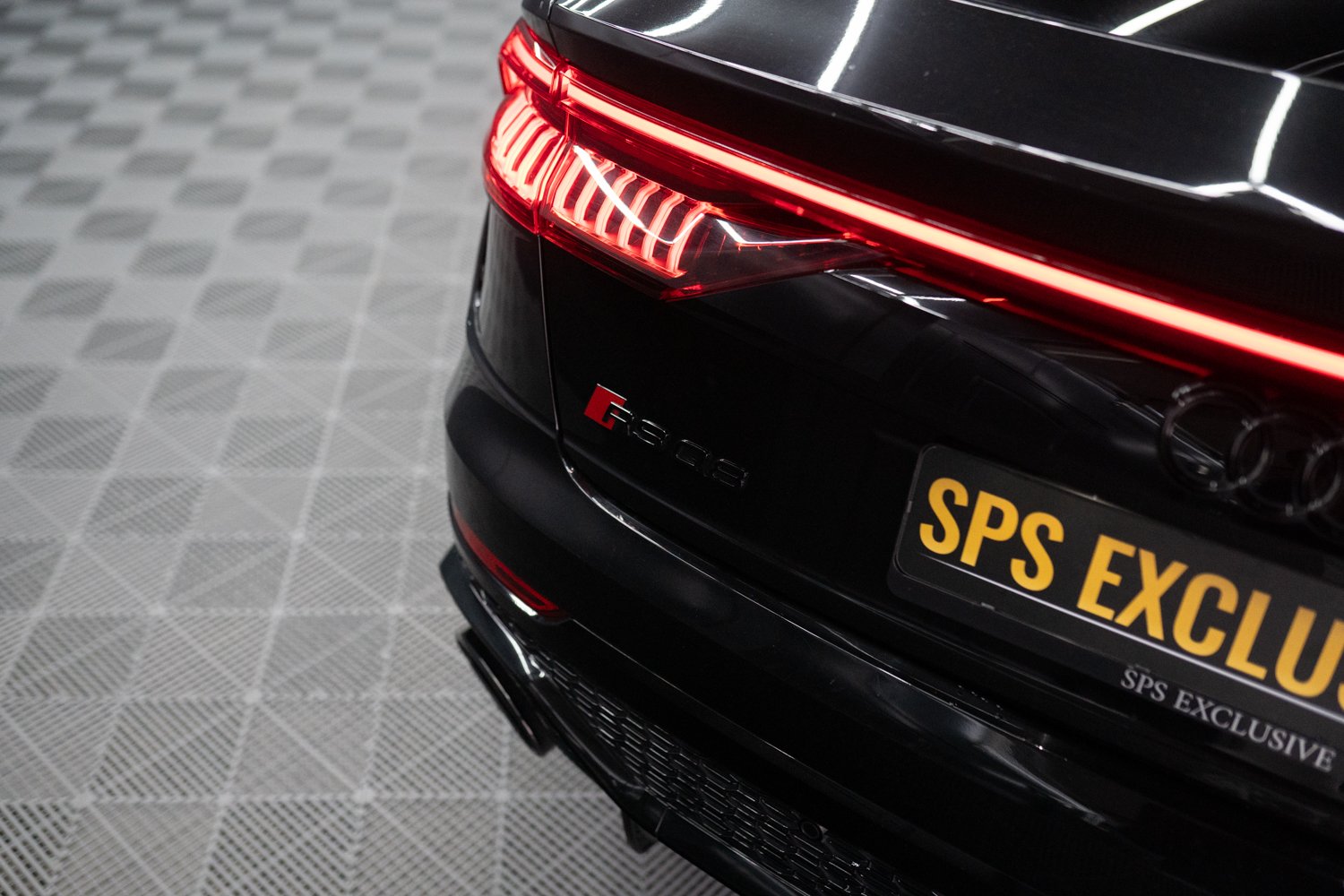 Audi-RSQ8-Zwart-51.jpg