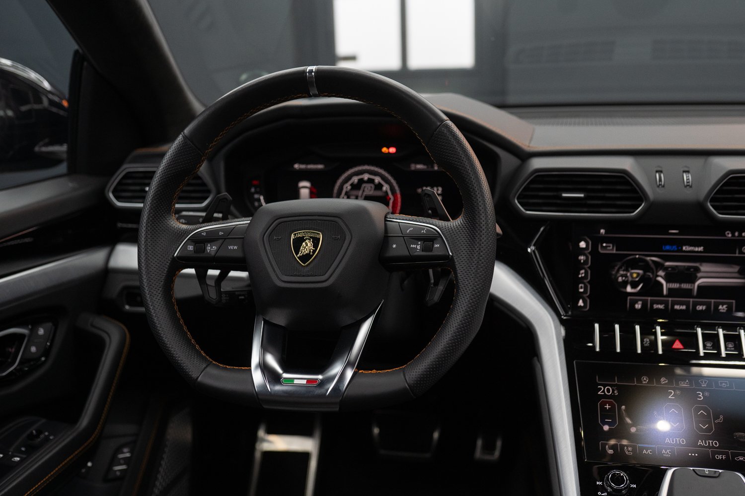 Lamborghini-Urus-Zwart-113.jpg