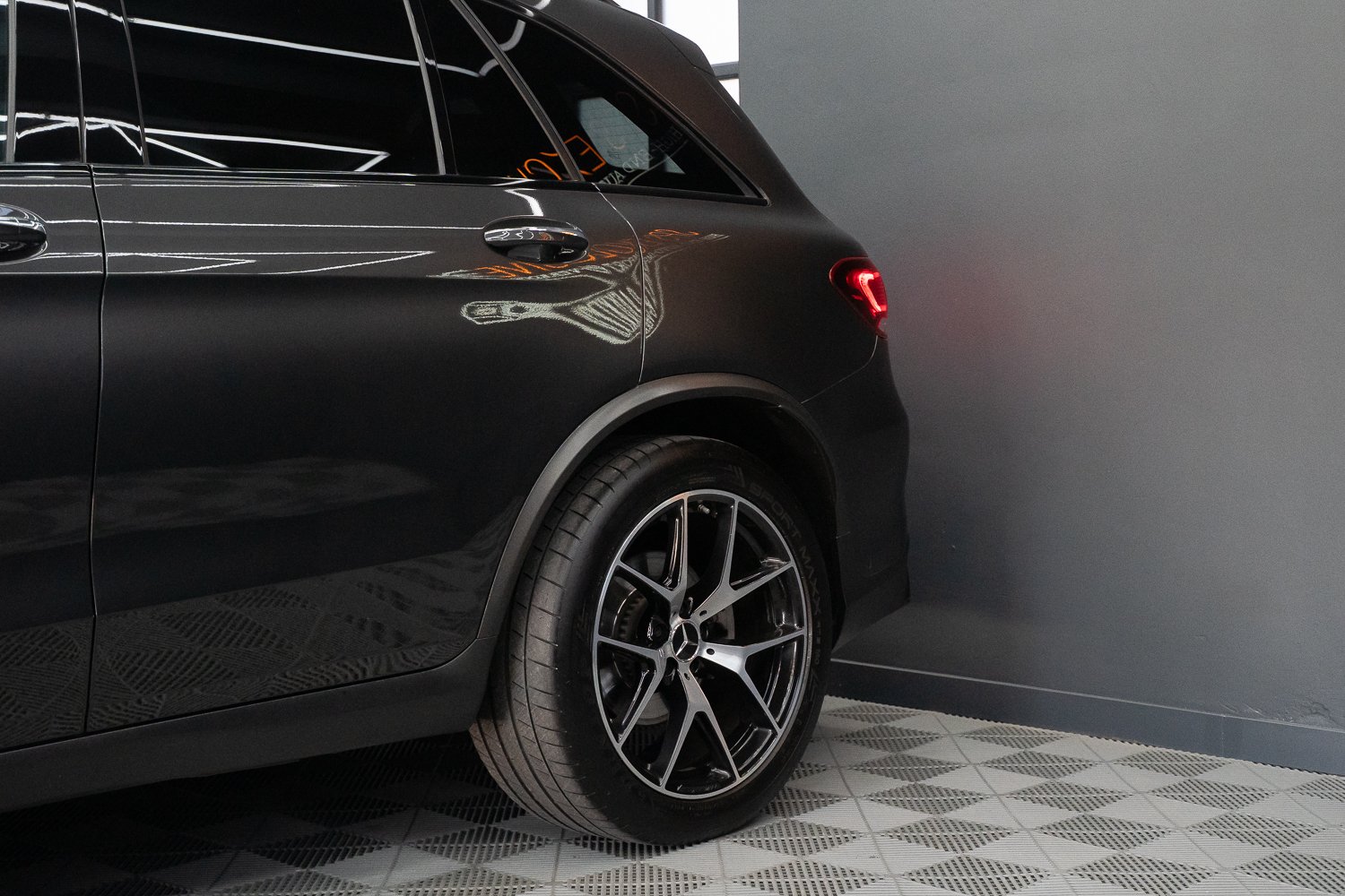 Mercedes-GLC-grijs-41.jpg