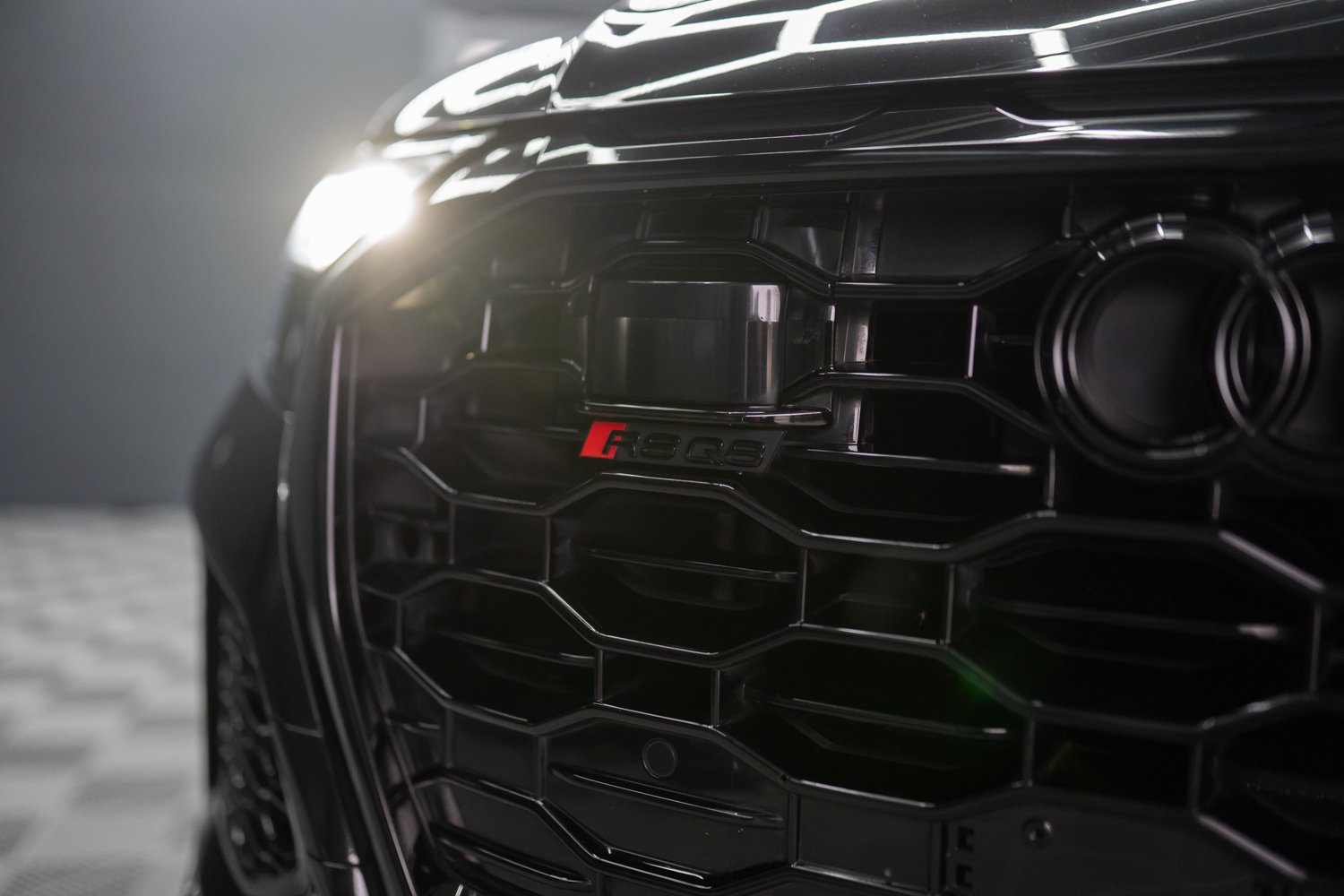 Audi-RSQ8-Zwart-32.jpg
