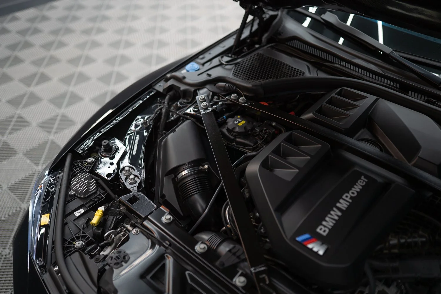 BMW-M3-Black-Carbon_hood-139.jpg