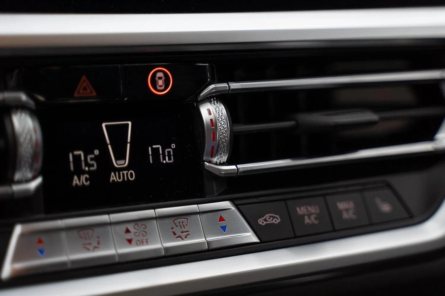 BMW-M3-Black-Carbon_hood-93.jpg