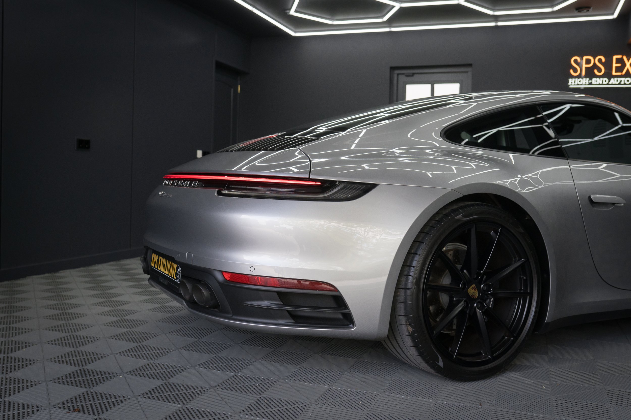 Porsche Carrera 911-23.jpg