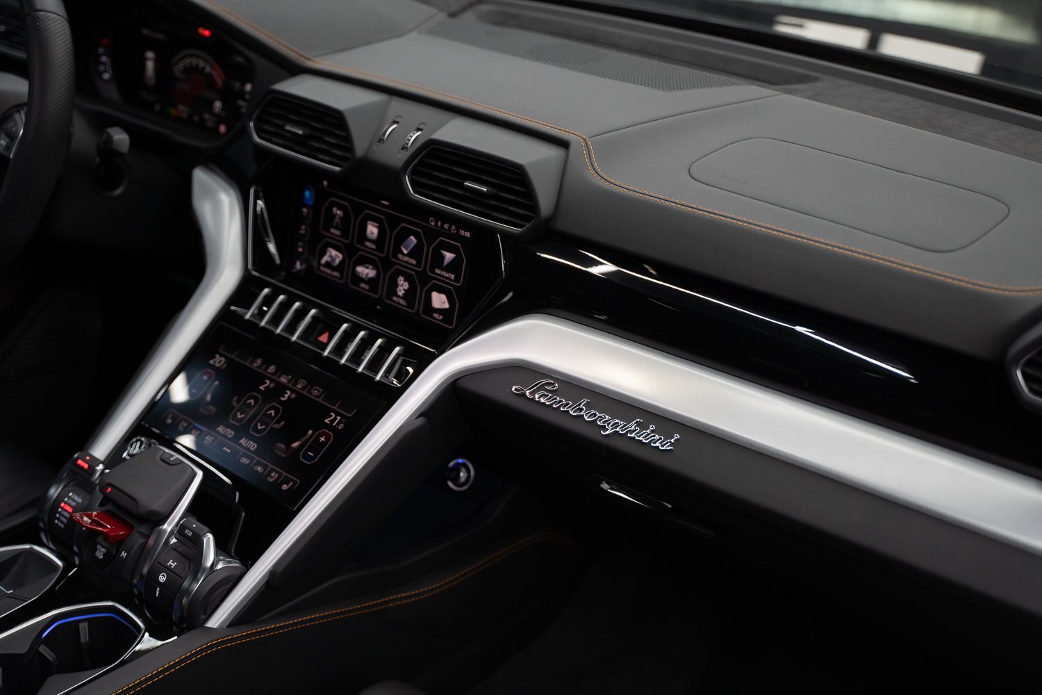 Lamborghini-Urus-Zwart-99.jpg