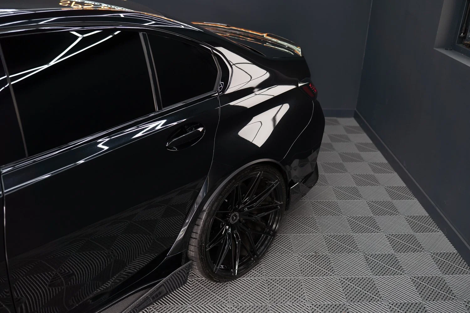 BMW-M3-Black-Carbon_hood-14.jpg