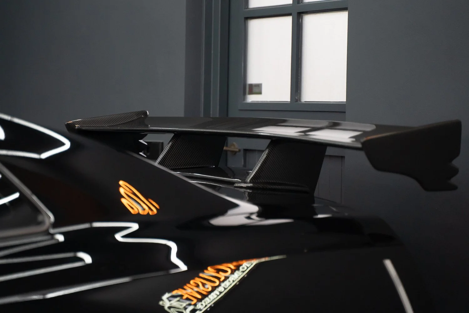 Nissan-GTR-Black-32.jpg