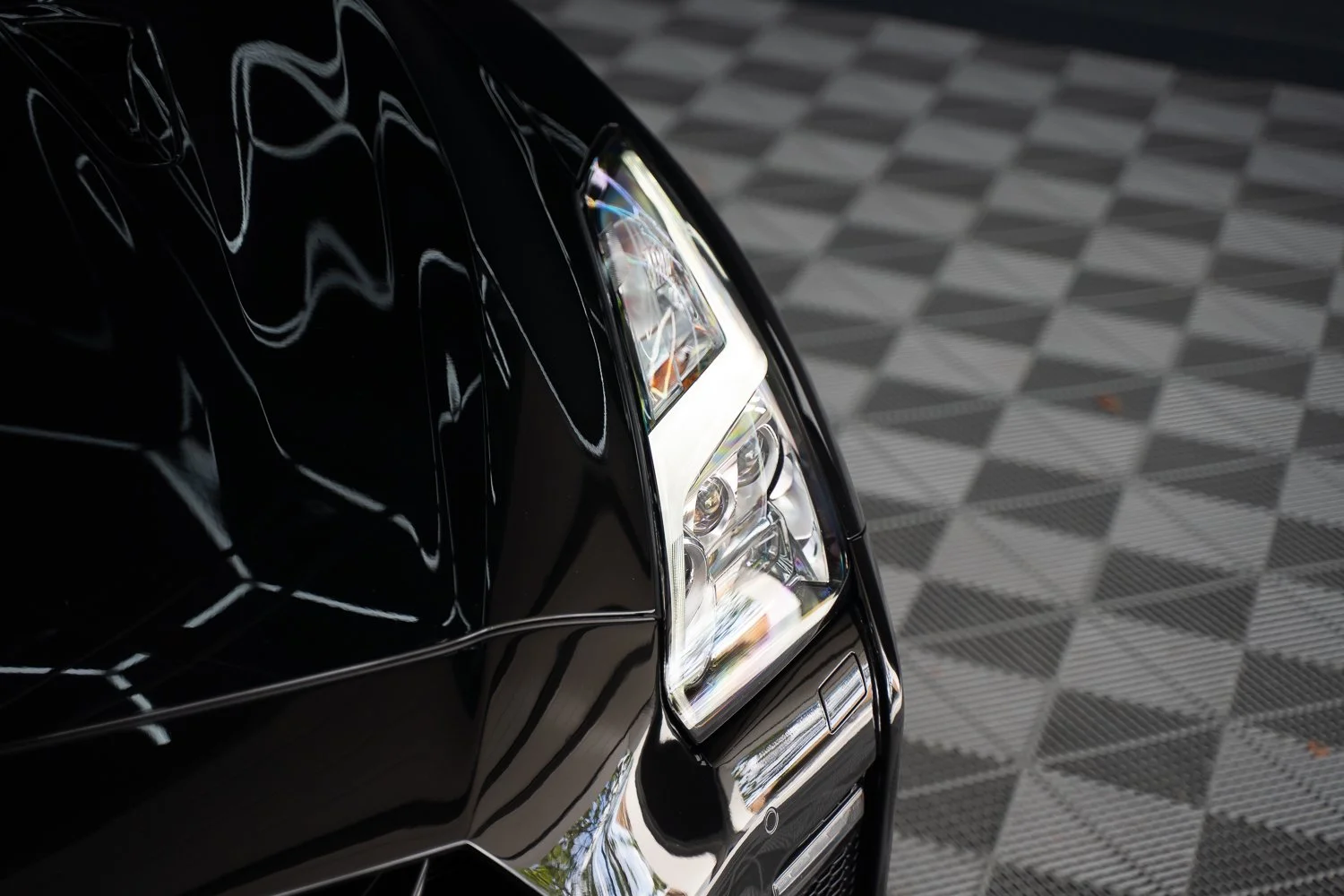 Nissan-GTR-Black-14.jpg