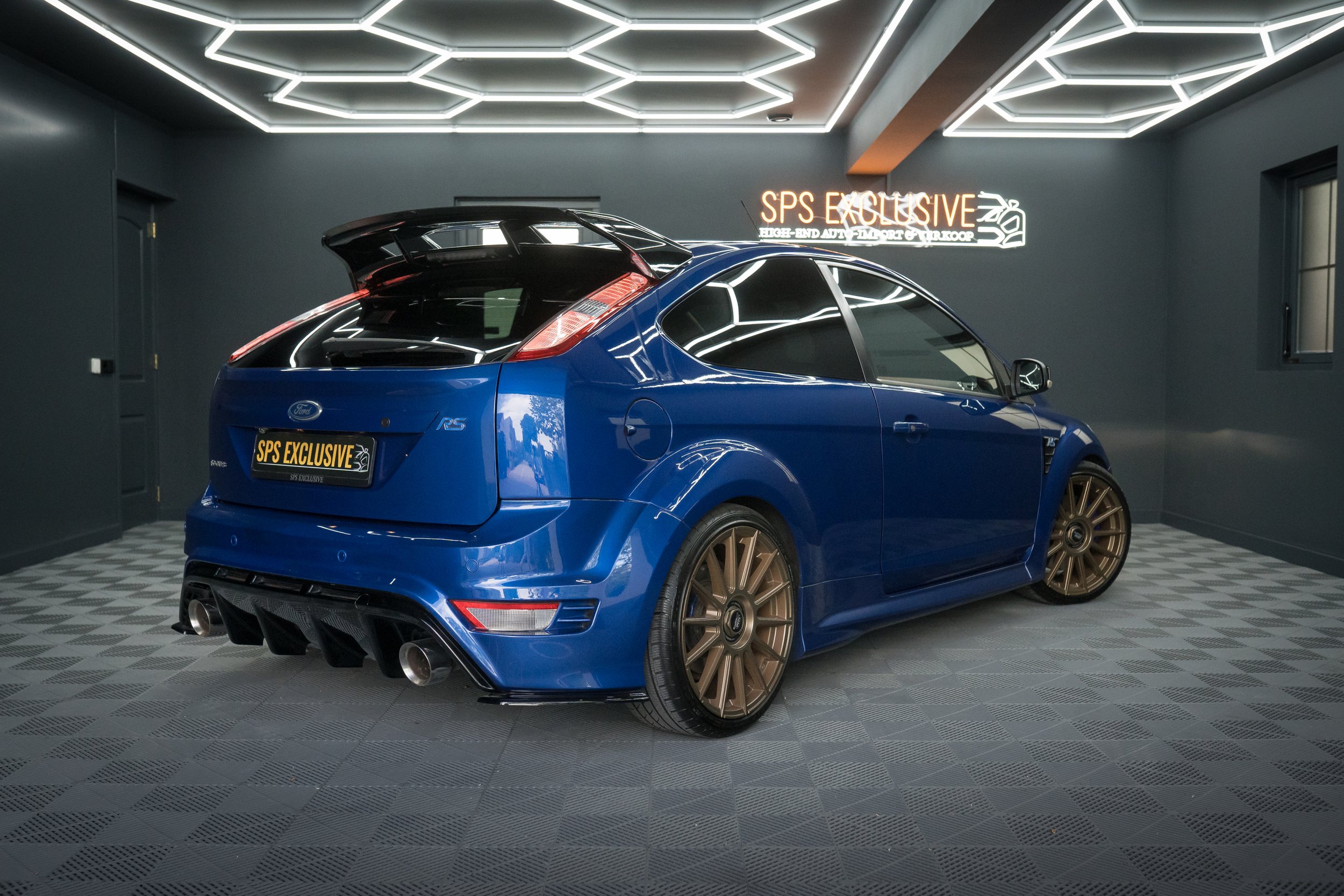Ford-Focus-RS-Preview -6.jpg