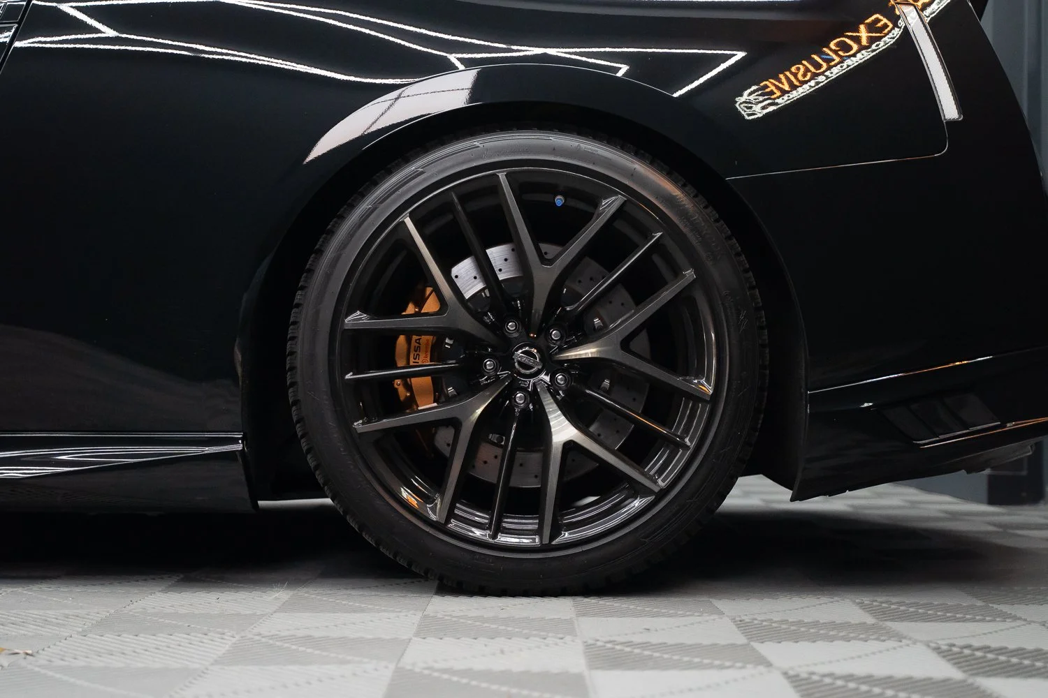 Nissan-GTR-Black-38.jpg