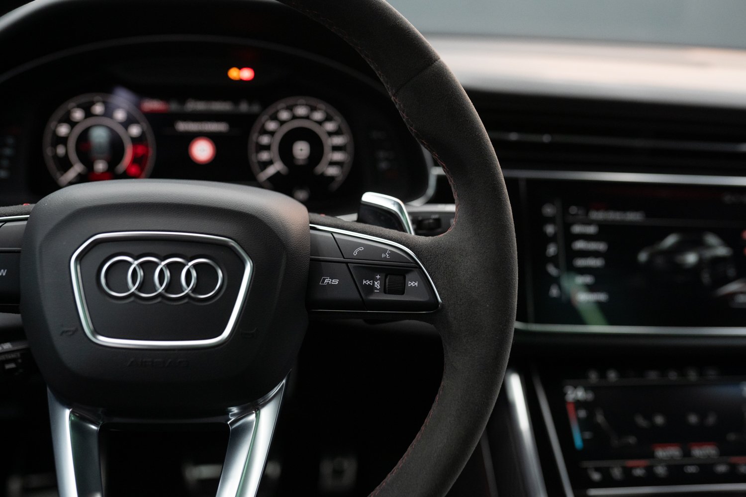Audi-RSQ8-Zwart-110.jpg