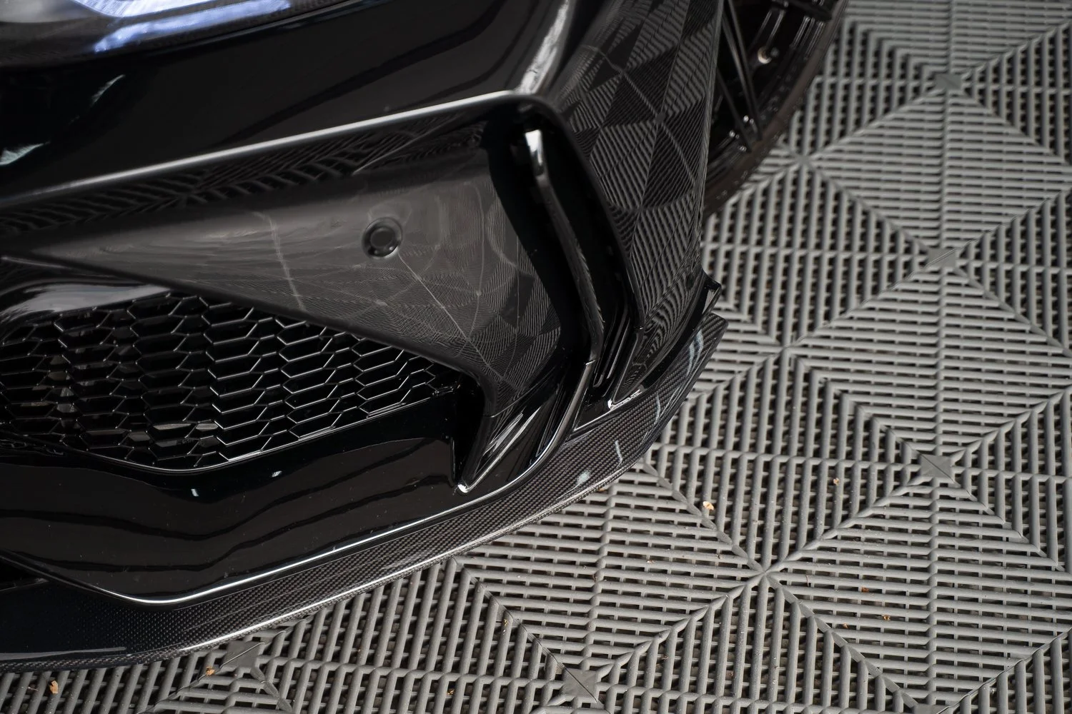 BMW-M3-Black-Carbon_hood-21.jpg