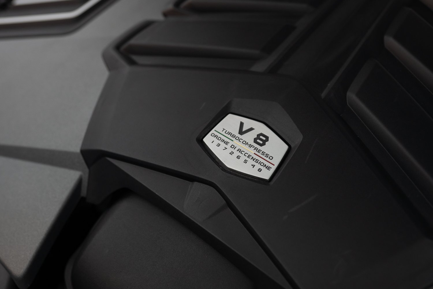 Lamborghini-Urus-Zwart-123.jpg
