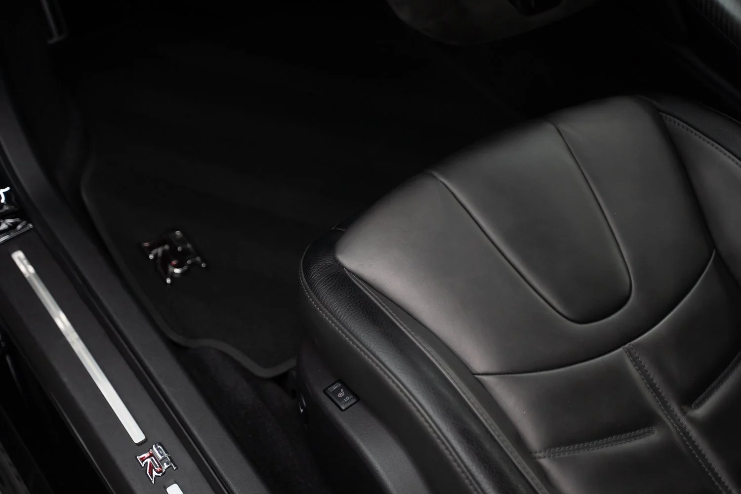 Nissan-GTR-Black-108.jpg