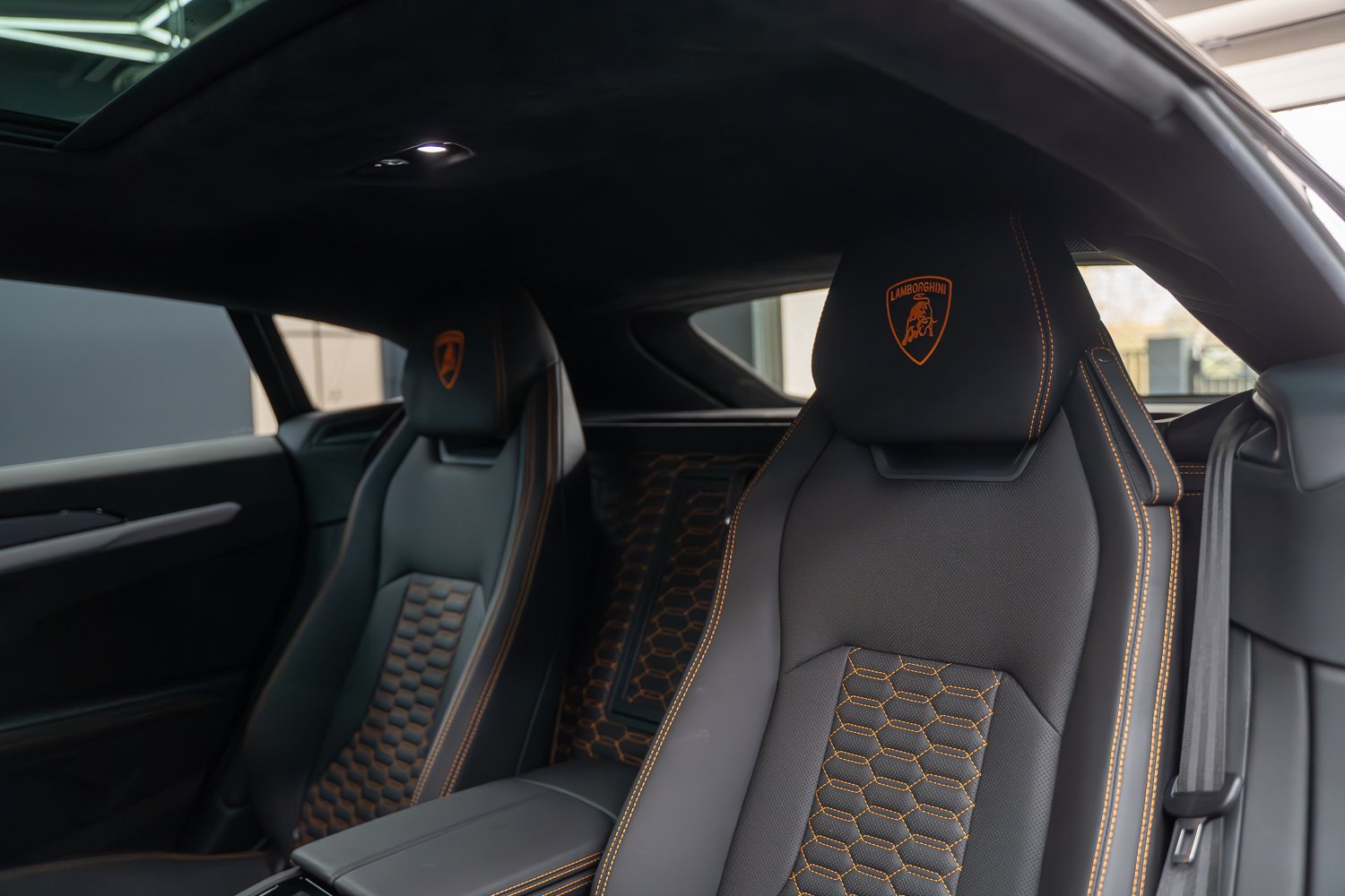 Lamborghini-Urus-Zwart-94.jpg
