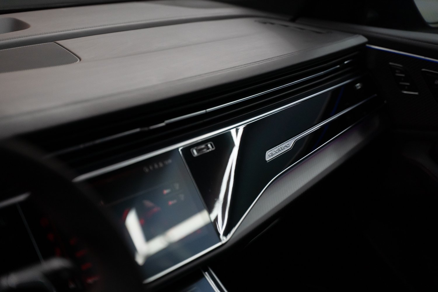 Audi-RSQ8-Zwart-105.jpg