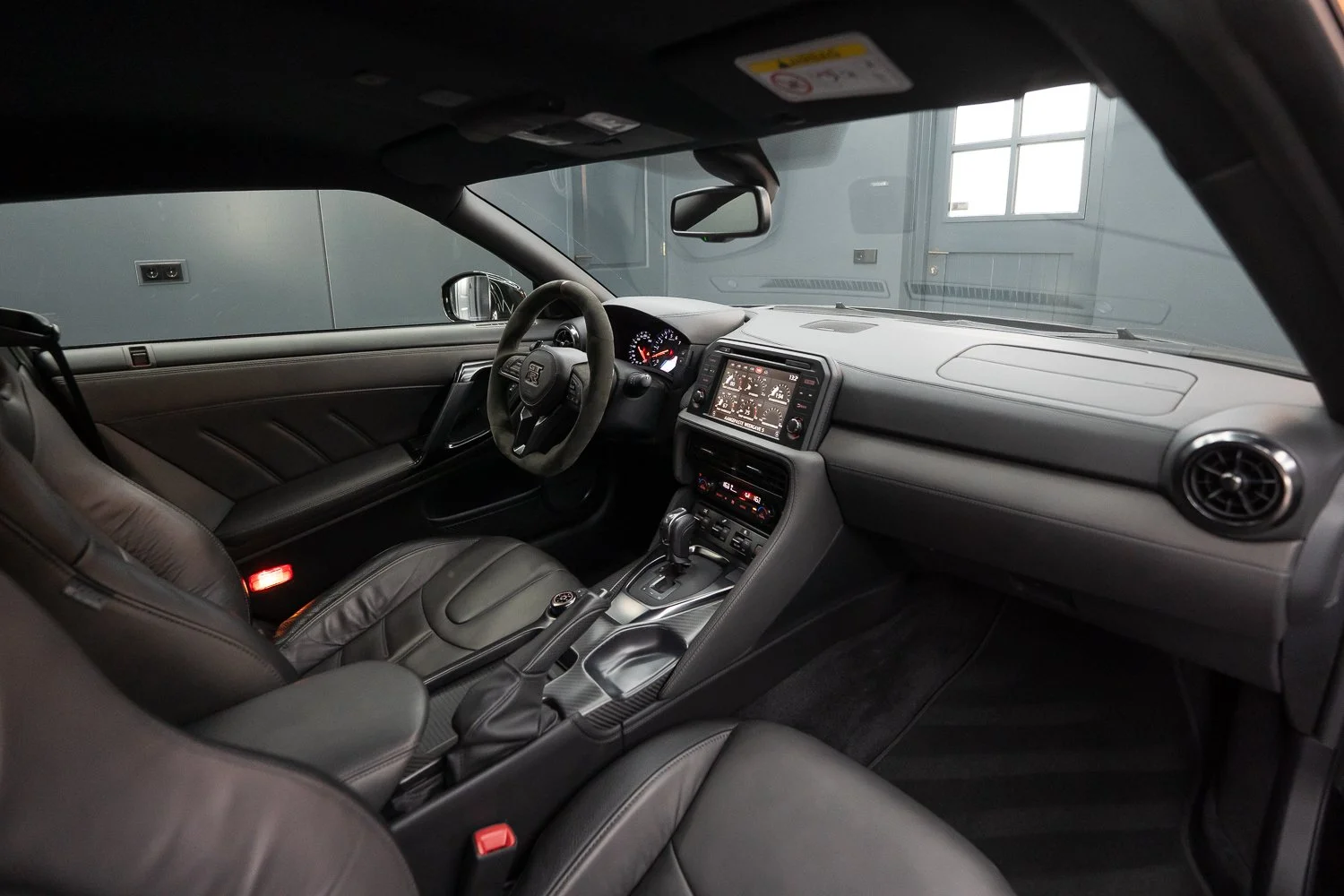 Nissan-GTR-Black-133.jpg