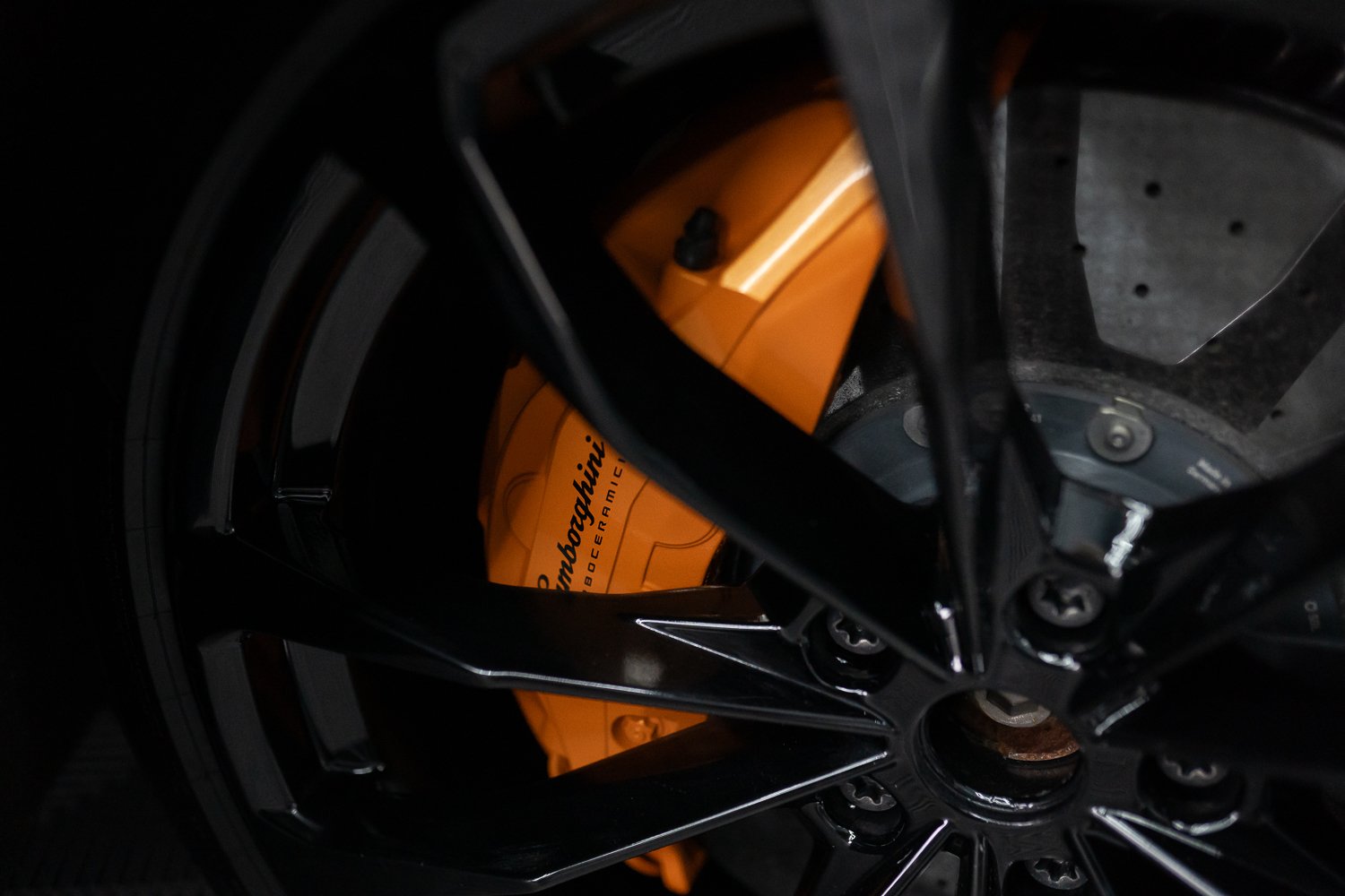 Lamborghini-Urus-Zwart-36.jpg