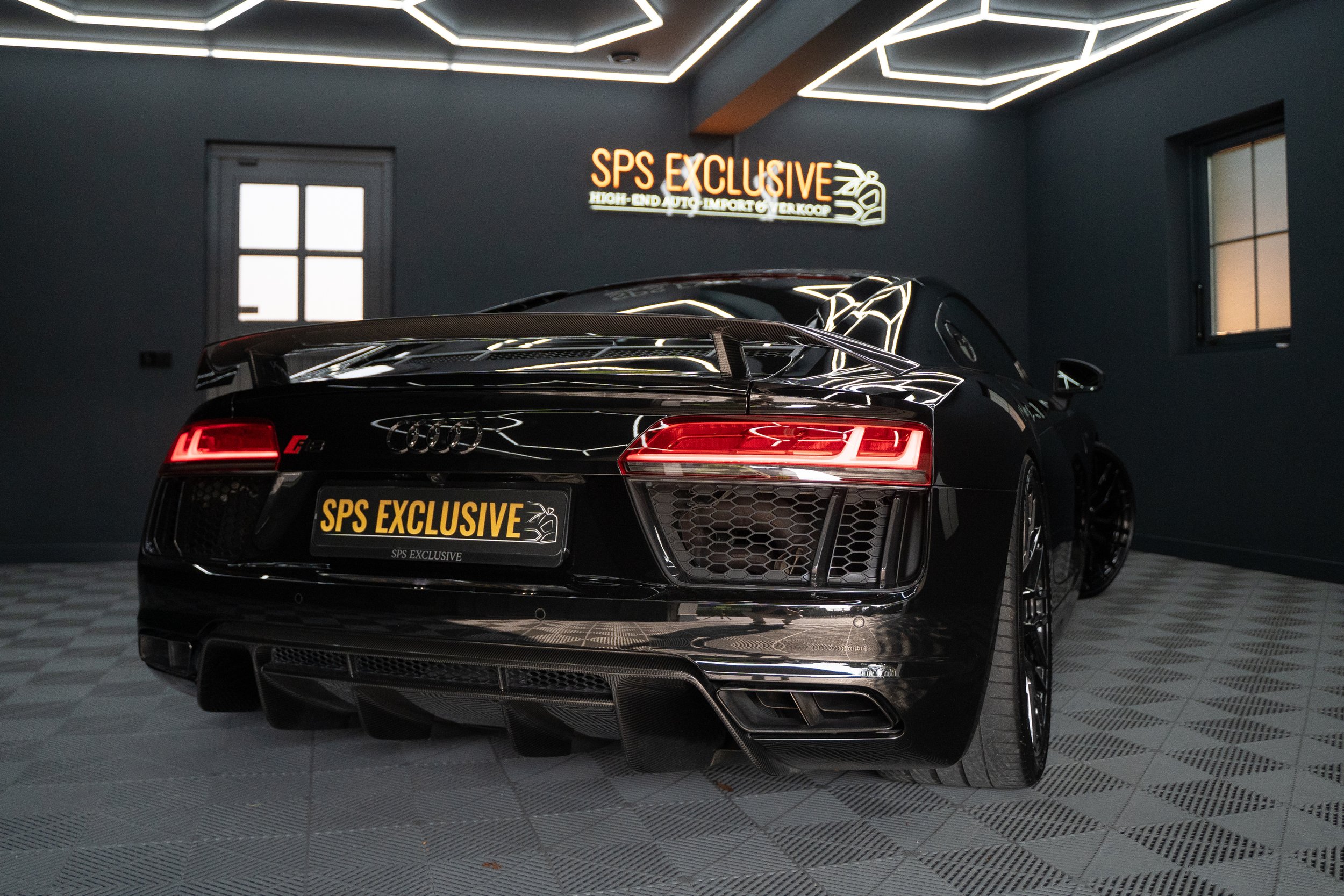 Audi-R8-V10-plus-49.jpg