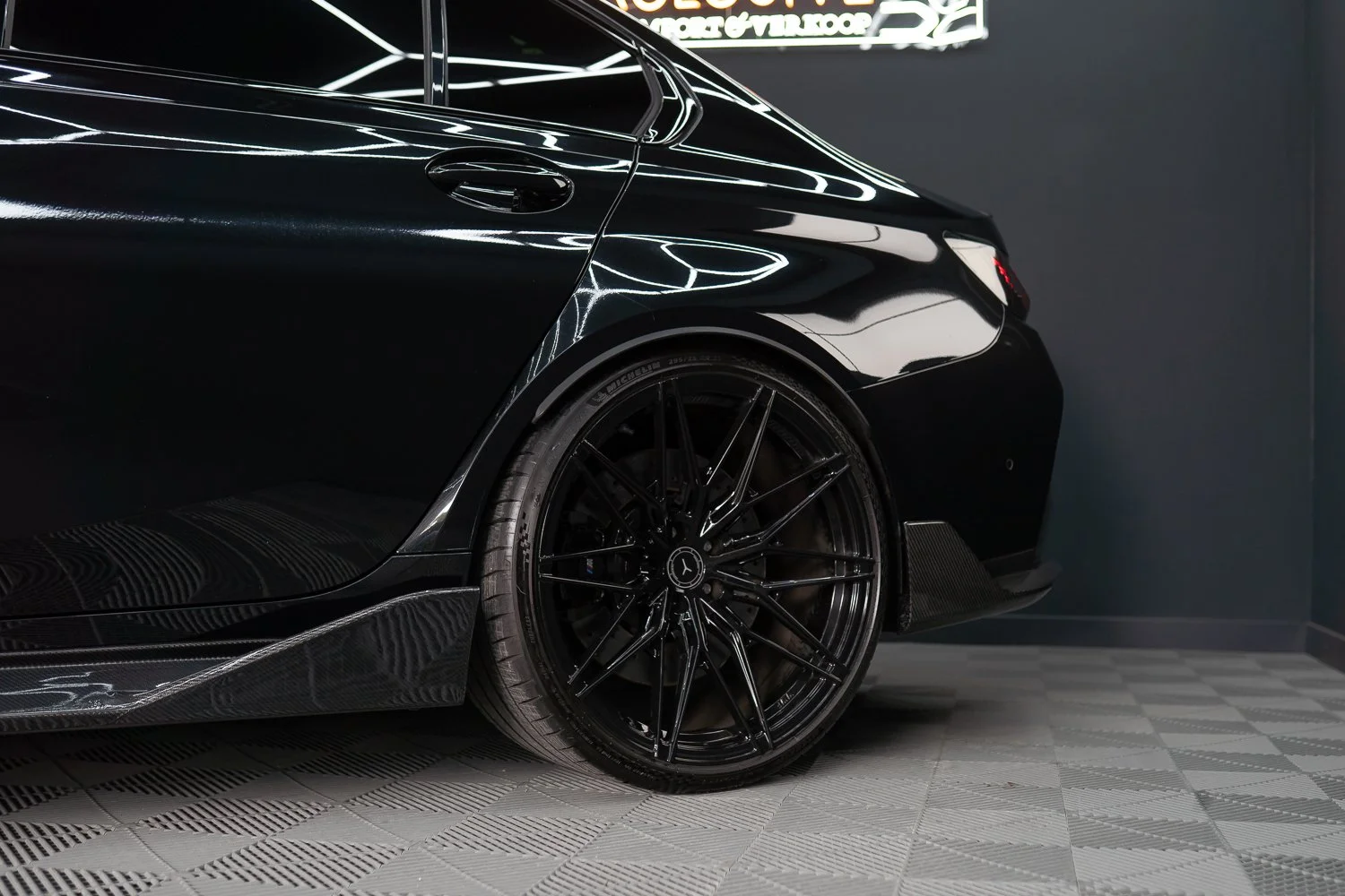 BMW-M3-Black-Carbon_hood-17.jpg