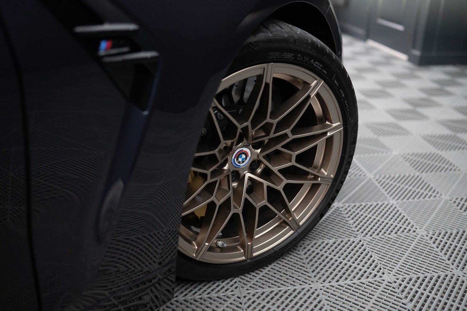 BMW-M4-Comp-50jahre-edition-15.jpg