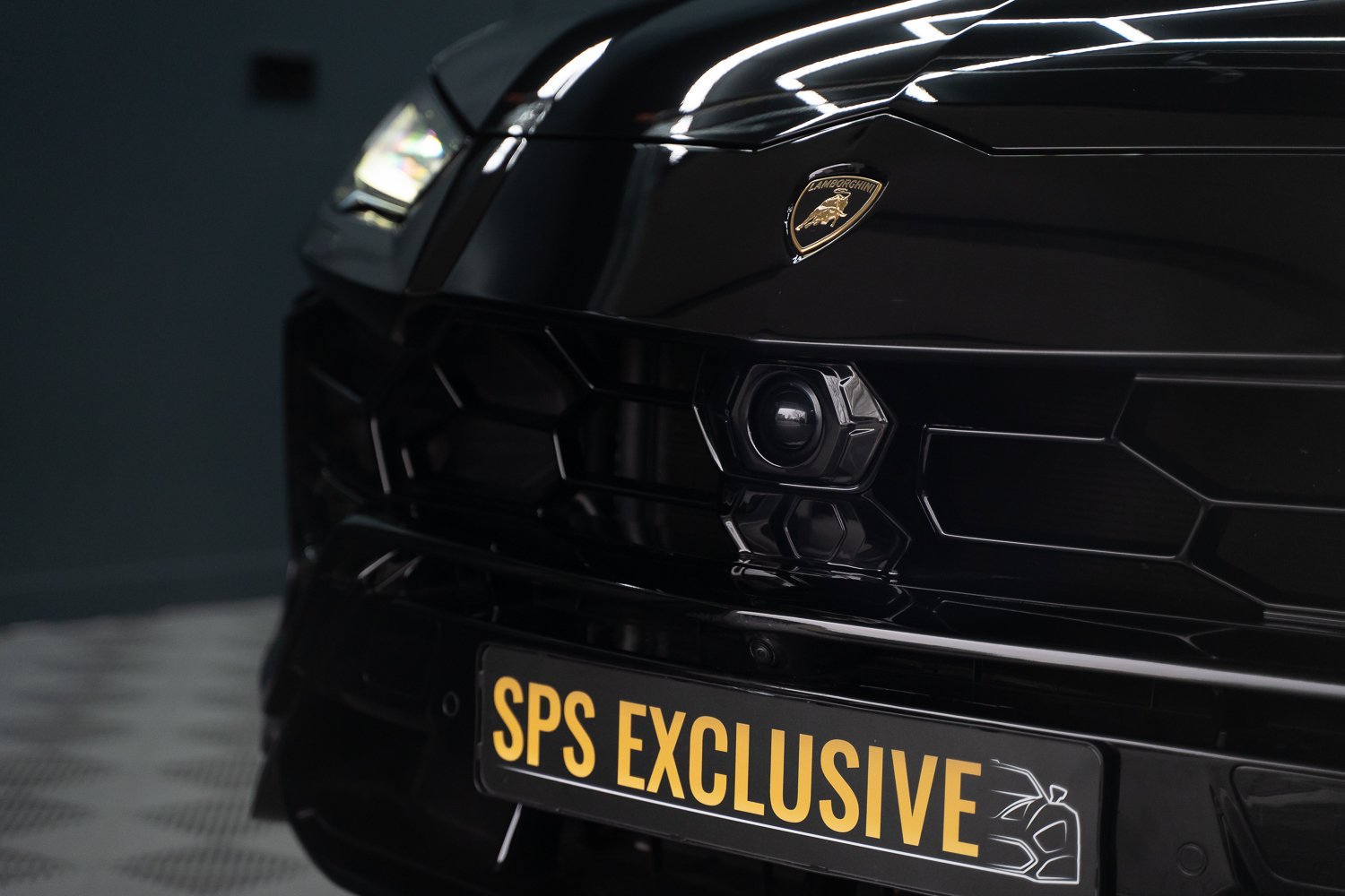Lamborghini-Urus-Zwart-29.jpg