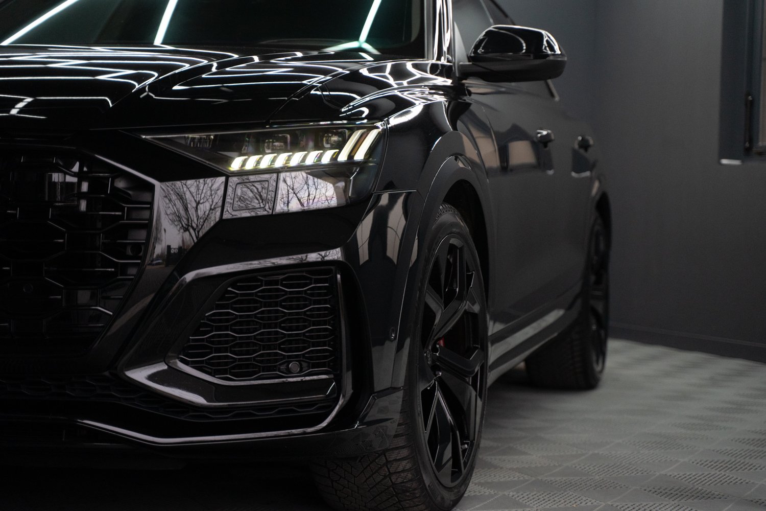 Audi-RSQ8-Zwart-41.jpg
