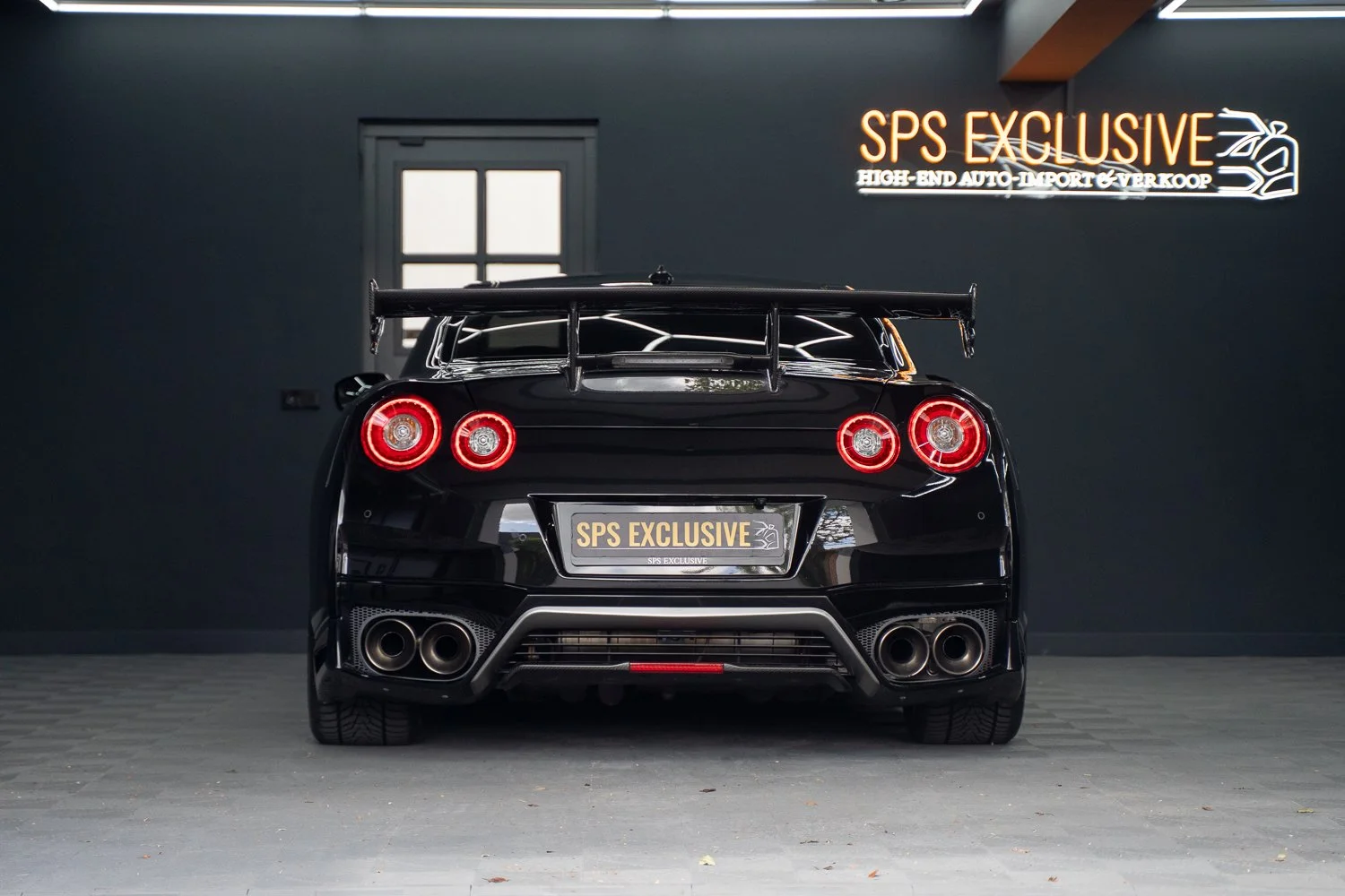 Nissan-GTR-Black-63.jpg
