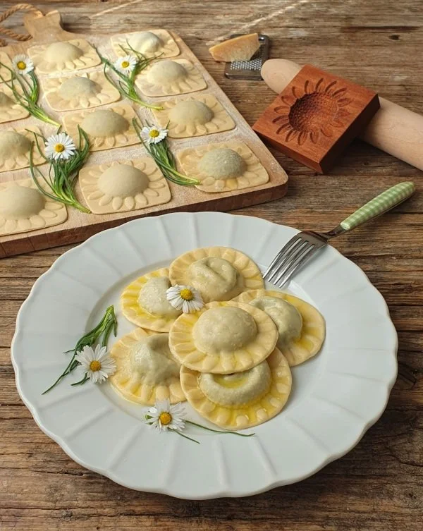 Ravioli con agretti e formaggi.jpg