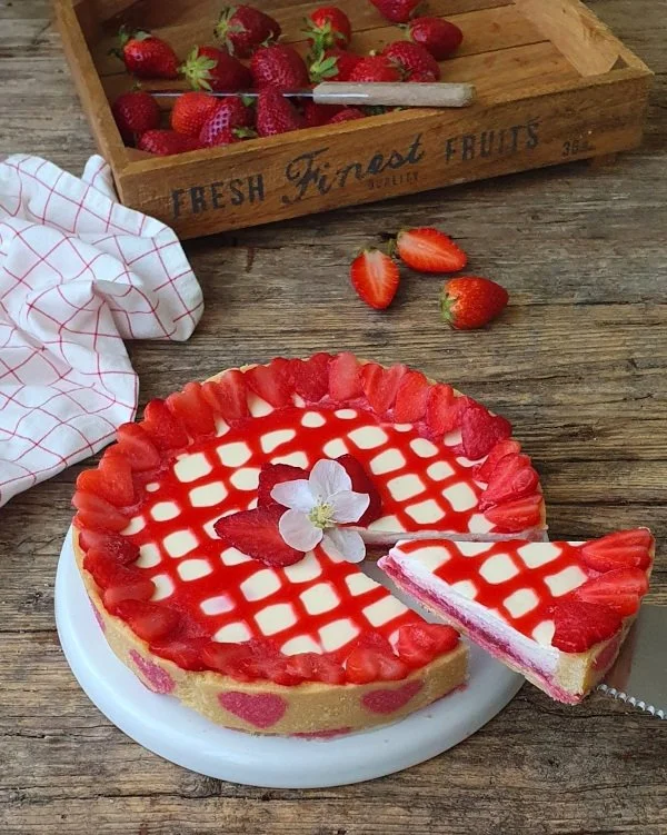 Crostata fragole e panna cotta